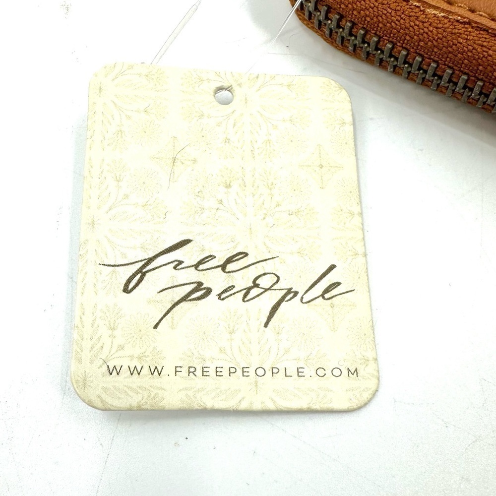 Free People Wallet Vegan Leather Distressed Brown Zip Around Wristlet Clutch NEW - Picture 7 of 11